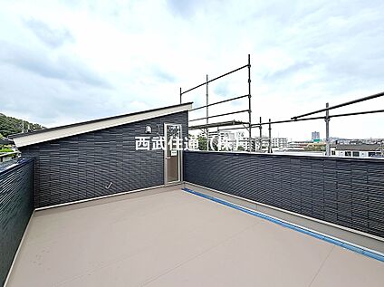 開放感のあるルーフバルコニー