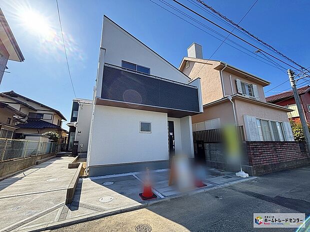 ≪現地外観写真≫1号棟
一戸建ての大きなメリットは、「自分の土地」を自由に使えること。好きなペットとの暮らし、ガーデニングやDIY、車やバイクの手入れなど様々な趣味を楽しめます♪