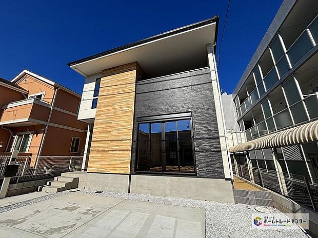 スタイリッシュな外観に広々としたLDK！扉を開ければ居心地の良い豊かな空間が広がります。暮らしを豊かにサポートする充実の設備。明るく開放的なLDK。魅力が詰まったお住まいです！