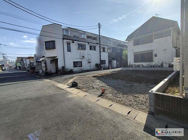 【現地外観写真】
一戸建ての大きなメリットは、「自分の土地」を自由に使えること。好きなペットとの暮らし、ガーデニングやＤＩＹ、車やバイクの手入れなど様々な趣味を楽しめます♪