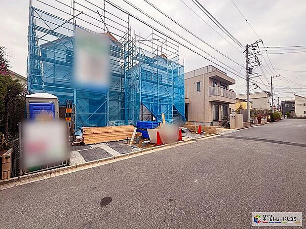 陽当りの良い道路に面したお住まい。道路幅も広めで、開放感たっぷり♪