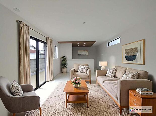 大きな窓のあるリビングは、陽光あふれる明るい空間です♪※こちらはCGで画像を生成したイメージ画像になります。家具などは付いておりません。