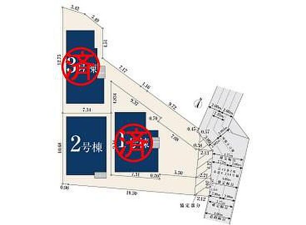 車通りの少ない前面道路 小さなお子様がいても安心です。嬉しいコンクリート仕上げのカースペース。雨の日も足元を気にせず外出できます。
