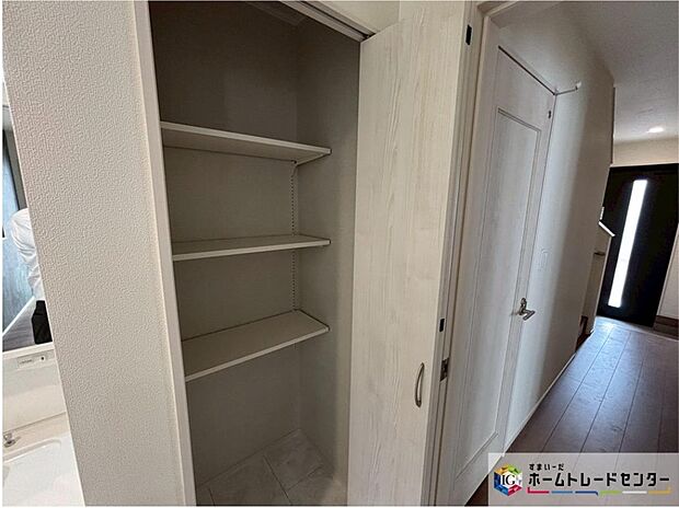 [B号棟]収納も多く住みやすい邸宅です♪ご家族での生活に寄り添う設計となっております。