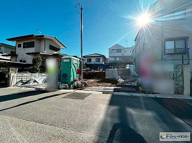 【前面道路含む現地写真】休日にご家族揃ってご見学はいかがでしょうか♪実際の現地を見てみると図面などではわからない、新たな発見もありますのでまずはお気軽にお問い合わせください♪