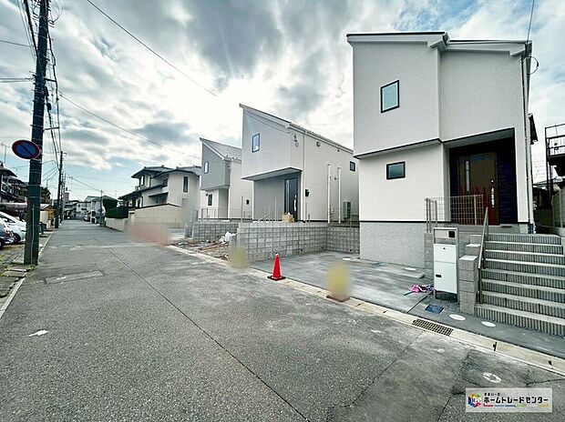 【現地外観写真】一戸建ての大きなメリットは、「自分の土地」を自由に使えること。好きなペットが飼えるほか、ガーデニングやＤＩＹ、車やバイクの手入れなど様々な趣味を楽しめます♪