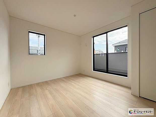 【リビング以外の居室】1号棟
心地良い風を感じられる全居室２面採光！風通しがよく効果的に空気の入れ替えができます☆