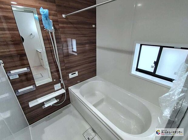 【浴室】ゆったり寛げる1坪タイプのシステムバス。
お子様と一緒に入ってもゆとりがあります♪
毎日のバスタイムが楽しみになりますね!