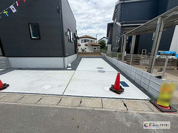 【駐車場】カースペース2台分ございますので、家族分の自転車を駐輪したり、来客用の駐車スペースとしてもお使いいただけます。