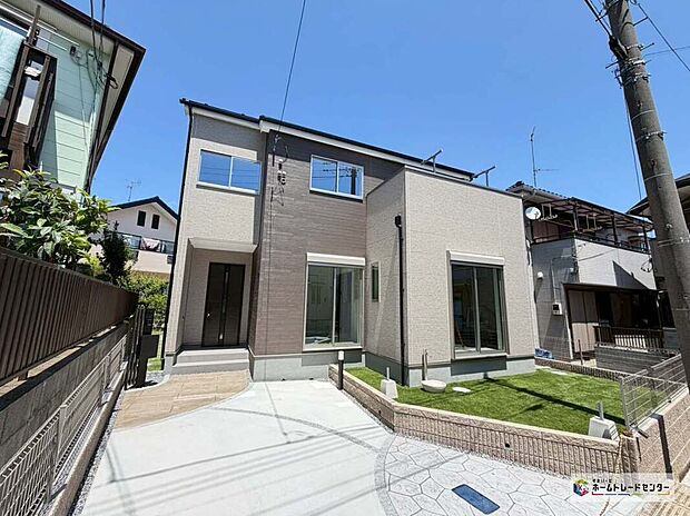 【現地外観写真】落ち着いた住環境で心安らぐ低層住宅地。周辺に高い建物が無く、空が広く大きく感じられます。
