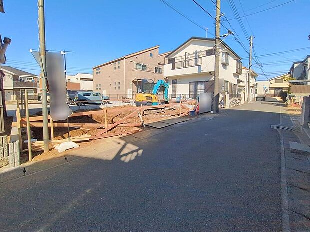【前面道路含む現地写真】休日にご家族揃ってご見学はいかがでしょうか♪実際の現地を見てみると図面などではわからない、新たな発見もありますのでまずはお気軽にお問い合わせください♪