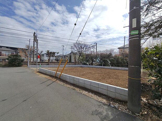 【前面道路含む現地写真】休日にご家族揃ってご見学はいかがでしょうか♪実際の現地を見てみると図面などではわからない、新たな発見もありますのでまずはお気軽にお問い合わせください♪