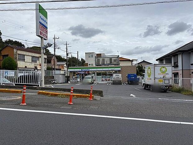 ファミリーマート市川宮久保店（約495m）