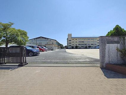 市川市立下貝塚中学校 600m(徒歩8分)