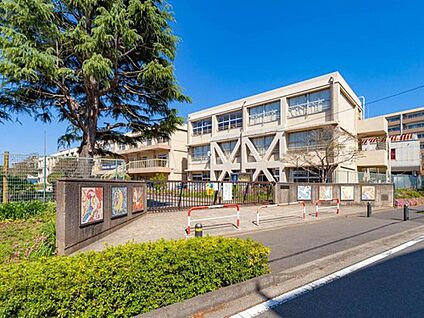 松戸市立常盤平第二小学校 550m(徒歩7分)