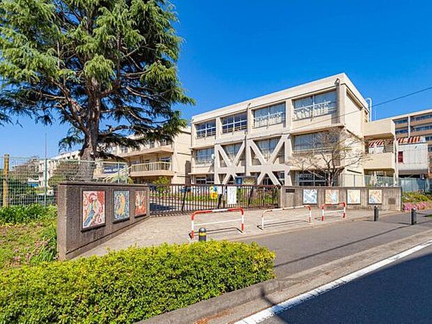 松戸市立常盤平第二小学校(約550m)