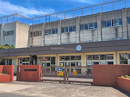 松戸市立松飛台第二小学校 500m (徒歩7分)