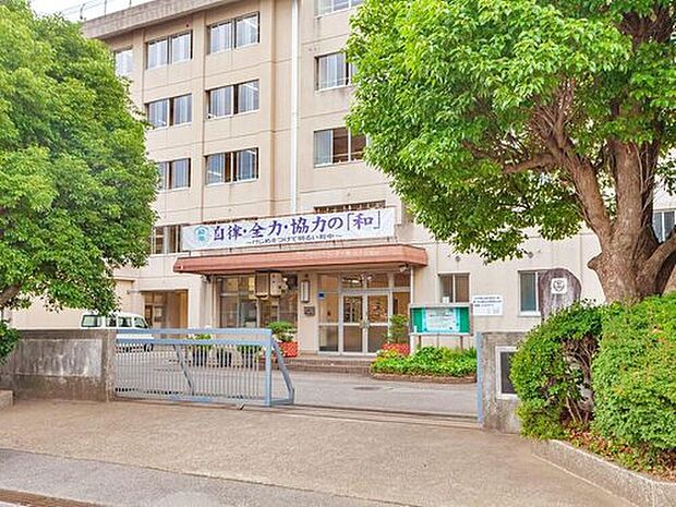 松戸市立和名ケ谷中学校(約750m)