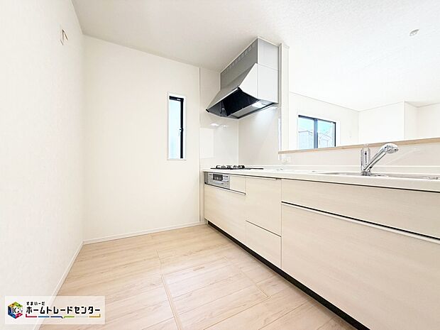 【キッチン】≪Kitchen≫1号棟
窓付きの明るく爽やかなキッチンスペース。床下収納もございますので、いつでもすっきりとお使い頂けそうです。