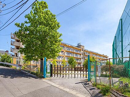 松戸市立殿平賀小学校 650ｍ(徒歩9分)
