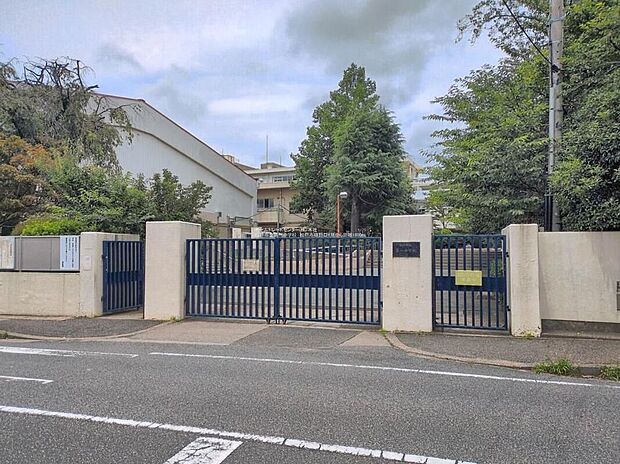 松戸市立第一中学校(約1,800m)