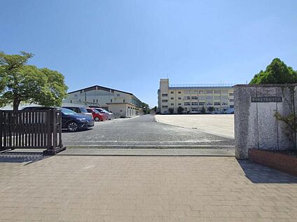 市川市立下貝塚中学校 500m (徒歩7分)