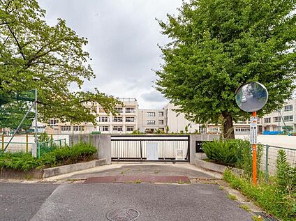松戸市立北部小学校 550m (徒歩7分)
