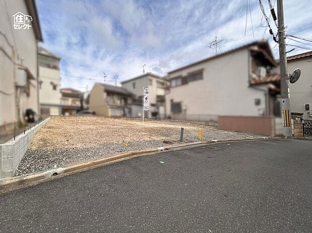 大通りから少し入った静かな住宅街。車通りも少ない安心なエリアです。