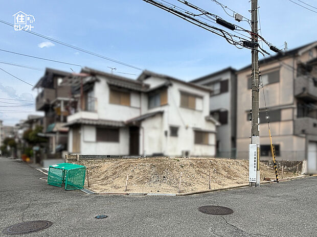 静かな住宅街の一角に立地、落ち着いた佇まいです。