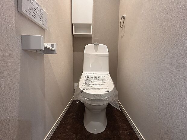 【トイレ】トイレは1F・2Fにあり、混み合う時間帯や体調不良の時などに便利です。