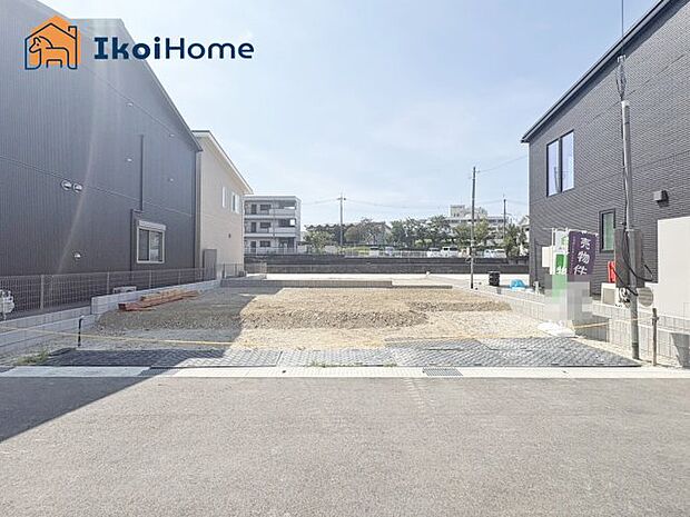 山電「江井ヶ島」駅まで徒歩9分!駐車場2台可能!2区画分譲で住宅性能評価取得の安心・安全の建物です!