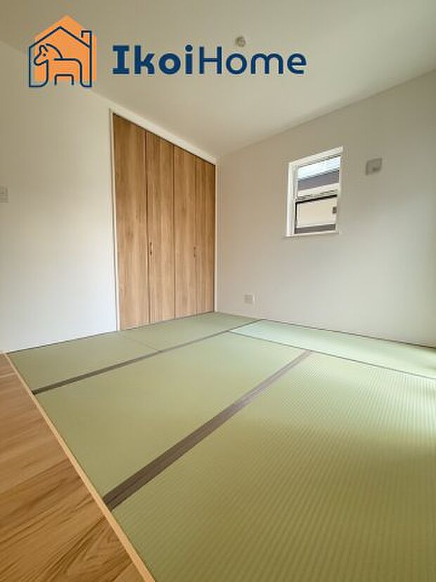 【畳スペース】和室は音を吸収し、柔らかく転んでも痛くない為、お子様も安心して過ごせるほか、親御様も一息ついて休める空間になるので1室あると便利です。