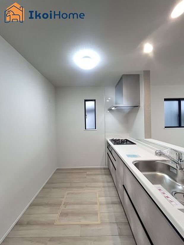 【キッチン】【ホームページに現地動画掲載中】●年中無休:当日予約可●キッチンには便利な床下収納庫も完備!