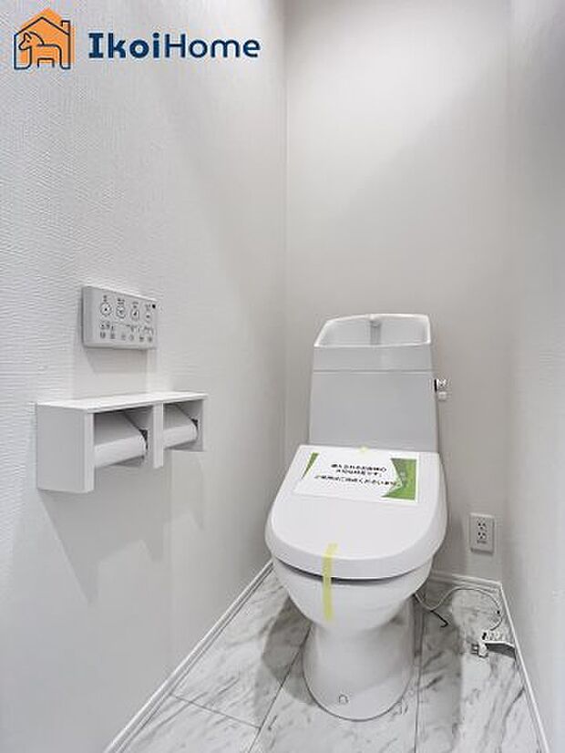 【トイレ】トイレには温水洗浄便座機能付きで、冬も便座が冷たくないので腰冷えを避けられます。