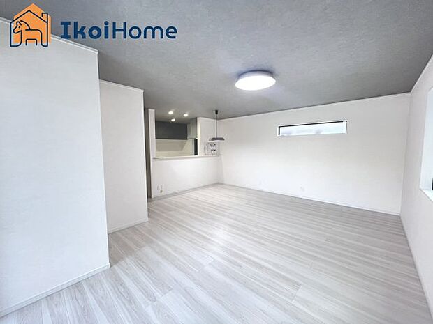 【居間・リビング】【ホームページに現地動画掲載中】●年中無休:当日予約可●前道は交通量多めですが室内は比較的静かです。