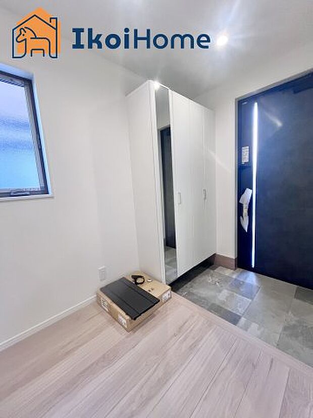 【シューズインクローゼット】収納できる場所が多く家族が多い方、靴を集めることが好きな方、いろいろな方が便利に使うことができます。