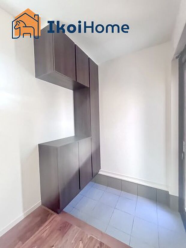 【シューズクローク】収納できる場所が多く家族が多い方、靴を集めることが好きな方、いろいろな方が便利に使うことができます。