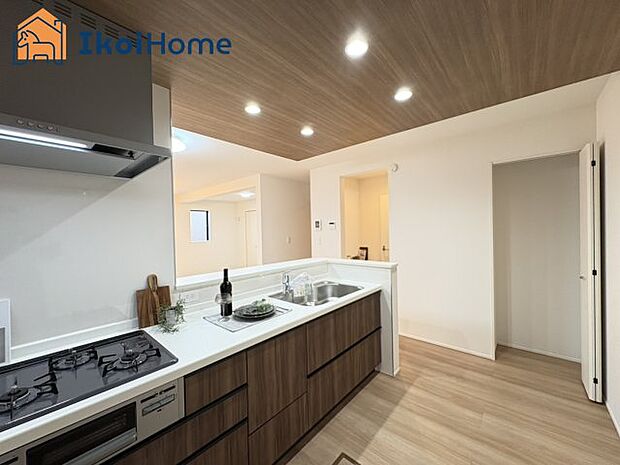 【キッチン】【ホームページに現地動画掲載中】●年中無休：当日予約可●キッチン同色のカップボードご依頼も承ります