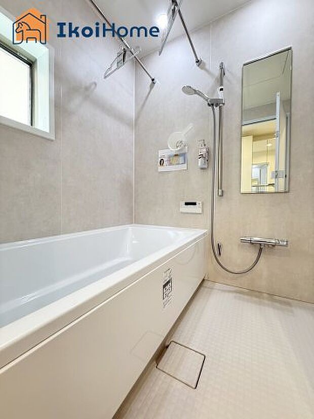 【風呂】◆同社施工例◆年中無休:当日予約可●小窓ございますので通気・換気良好です。清潔な空間を保てます