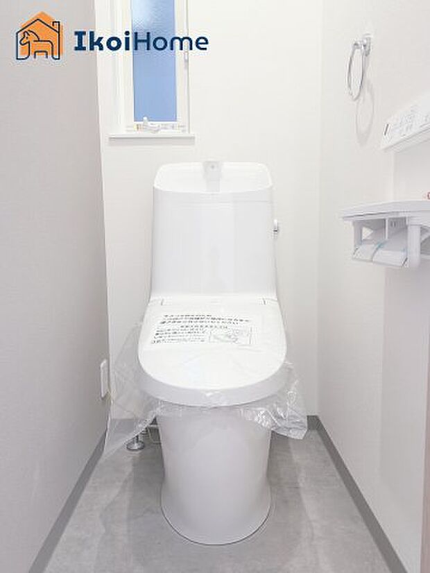 【トイレ】トイレには温水洗浄便座機能付きで、冬も便座が冷たくないので腰冷えを避けられます。