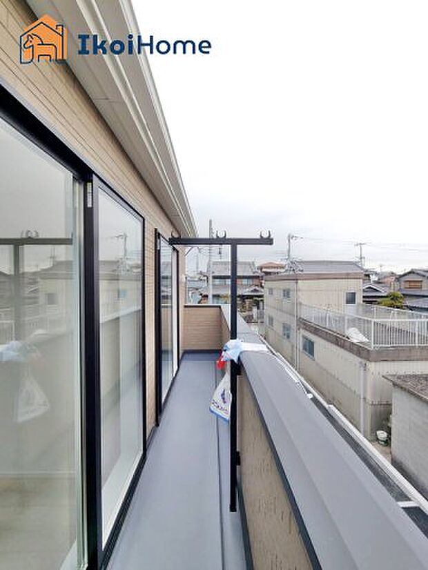 【バルコニー】●施工事例●屋根がないですがバルコニー屋根は約8万円から設置することも可能です。