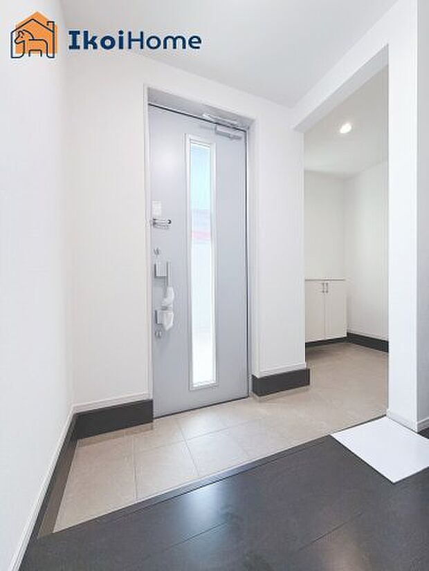 【シューズインクローク】収納スペースが広いので、釣り道具やゴルフバック、キャンプ道具、お子様の遊び道具等を収納することができます。