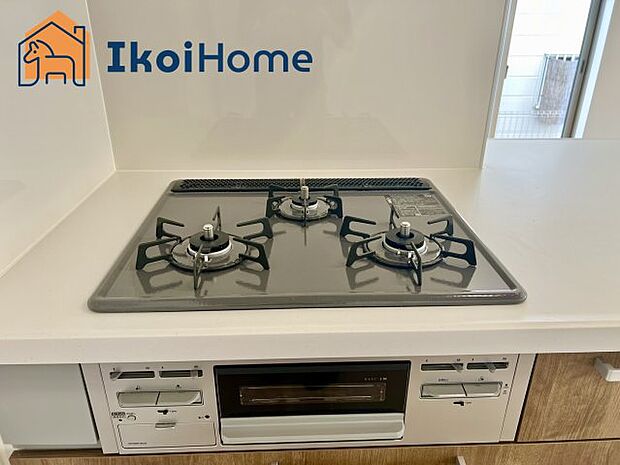 【キッチン】【ホームページに現地動画掲載中】●年中無休:当日予約可●三口コンロには火口にSIセンサーを搭載!