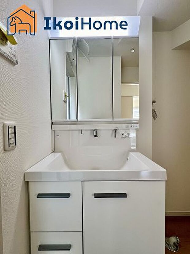 【洗面】【ホームページに現地動画掲載中】●年中無休:当日予約可●洗面は便利な3面鏡。ゆったりワイドシンク仕様