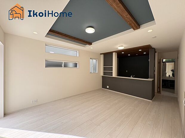 【居間・リビング】【ホームページに現地動画掲載中】●年中無休:当日予約可●カウンターキッチンからは室内が見渡せます。