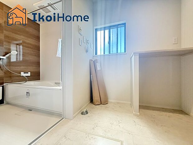 【風呂】◆同社施工例◆年中無休:当日予約可●浴槽は広く足を伸ばして入ることができます。