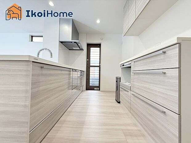 【キッチン】◆同社施工例◆人気の対面式のキッチン♪調理スペースもゆったり!使いやすいです!