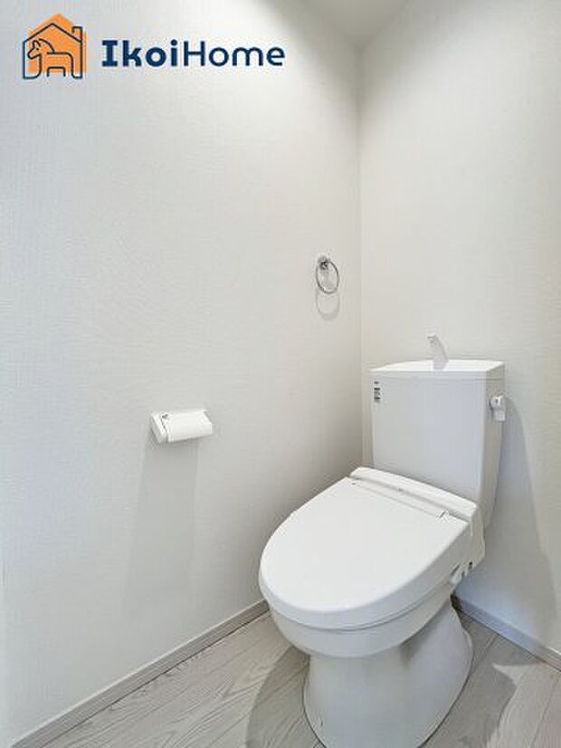 【トイレ】施工例●トイレには温水洗浄便座機能付きで、冬も便座が冷たくないので腰冷えを避けられます。