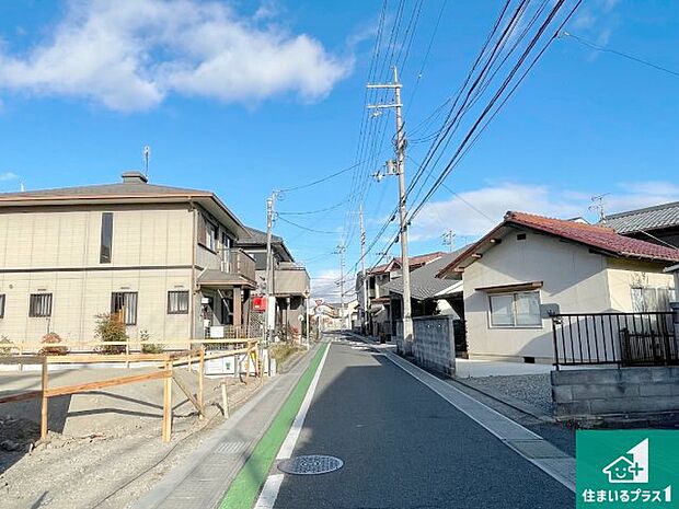 周辺は落ち着いた街並みの住宅地！子育てがしやすい住環境です！まだ未完成ですが、現地でしかわからない事もございます。是非一度ご覧ください。