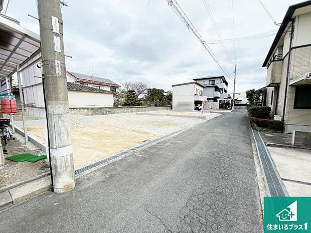 周辺は閑静な住宅街です。前面道路もしっかりと有りますので車の出し入れも安心ですよ!